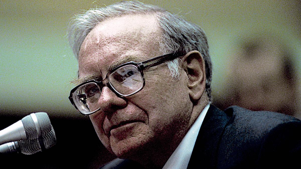 timpul ii invinge pe toti warren buffett se retrage la 96 de ani dupa sase decenii la berkshire cine ii ia locul