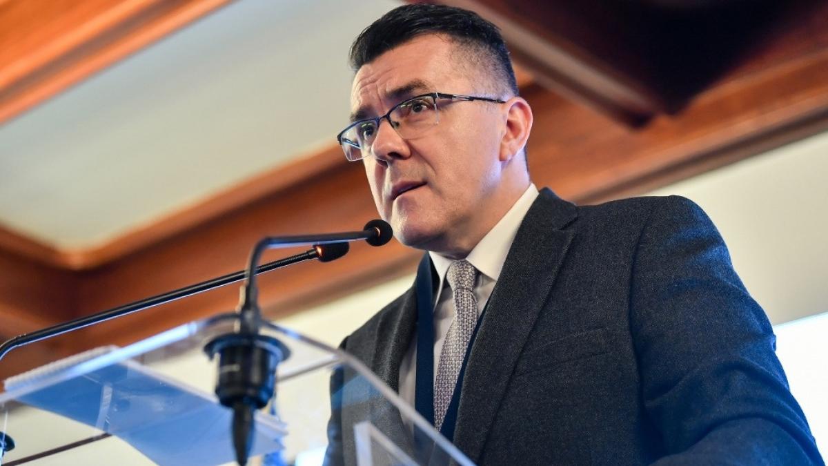 dungaciu nu vom negocia cu nimeni nu vom da voturile nimanui cat nu va fi recunoscut aur ca oricare alt partid din romania