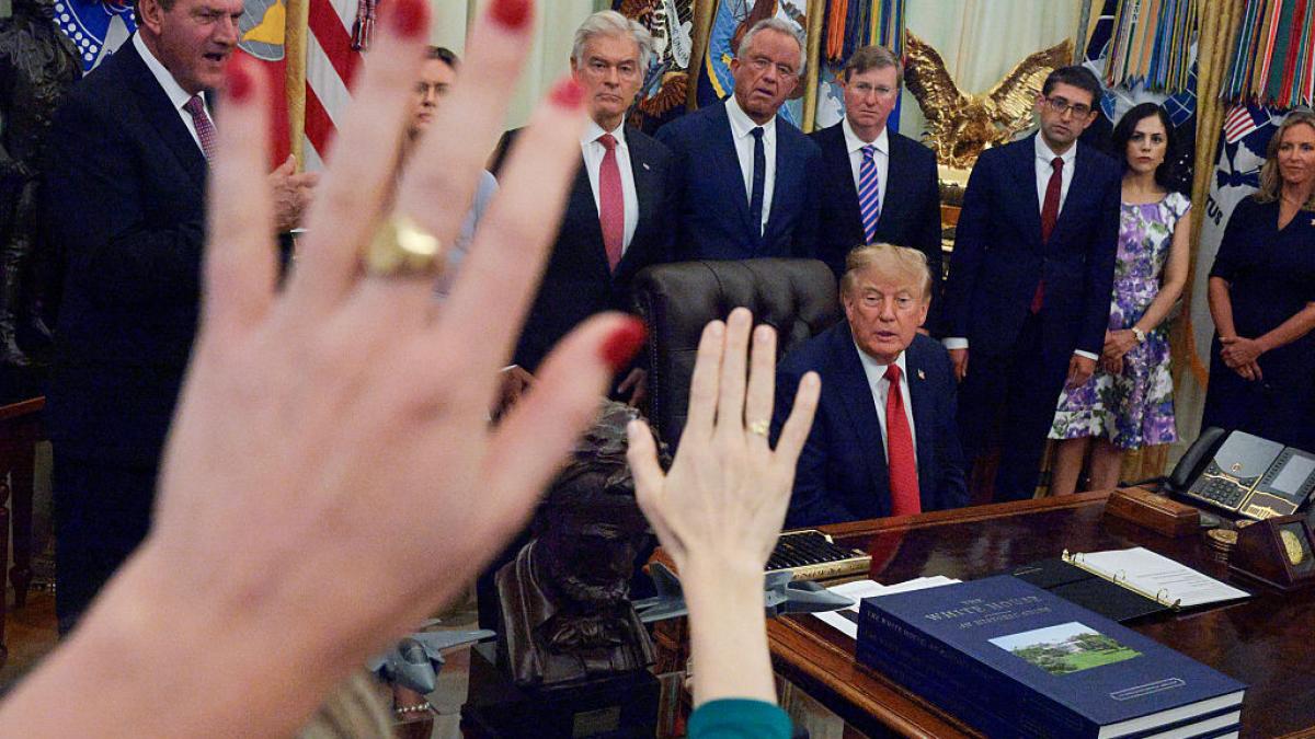 jurnalistii cnn ms now si politico nu au fost lasati sa intre in casa alba secret service le a confiscat legitimatiile