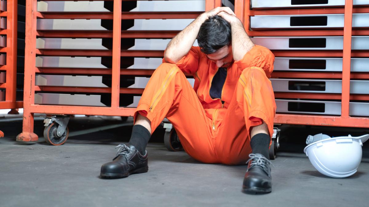 s a certat cu un coleg si a plecat de la munca iar compania l a concediat acum va primi peste 11 000 euro