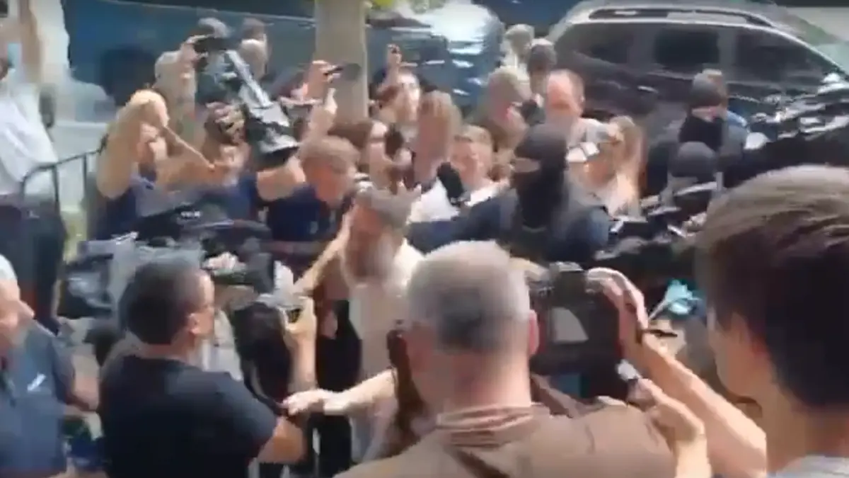 ionel rusen unul dintre finantatorii lui calin georgescu i a imbrancit si lovit pe jurnalisti la diicot