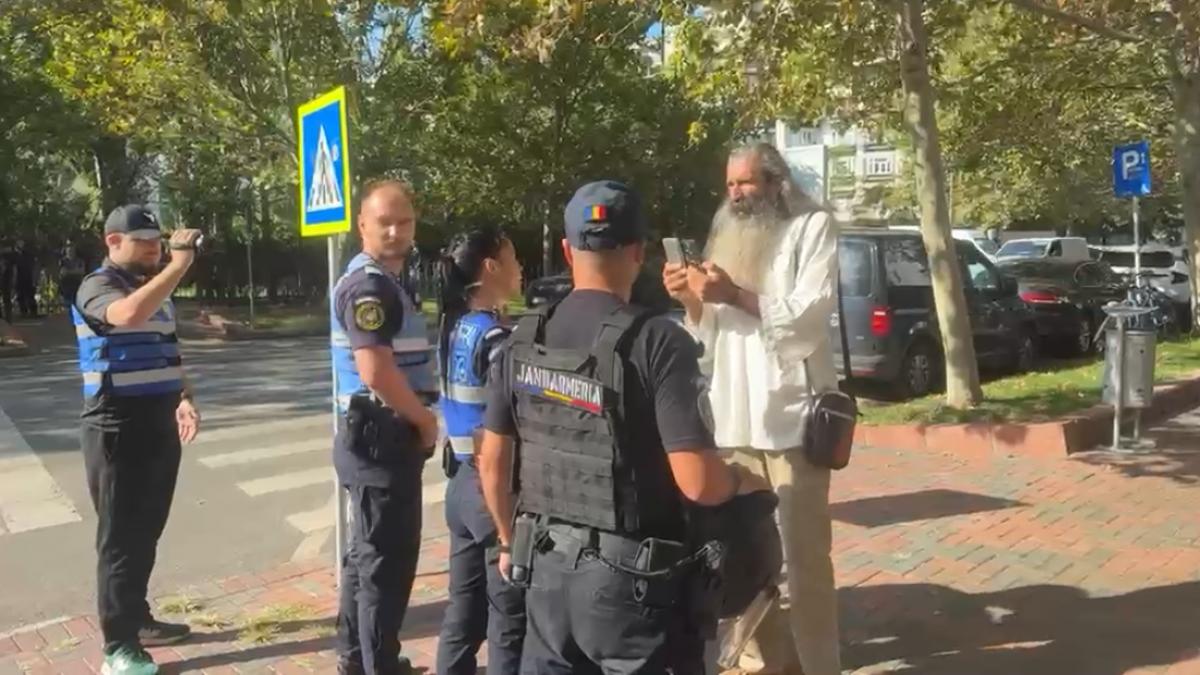 masuri speciale de securitate la diicot unde vor fi adusi la audieri calin georgescu si cristela s au montat garduri de protectie