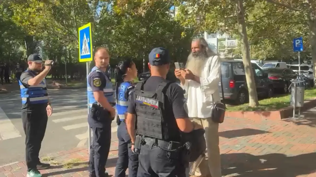 masuri speciale de securitate la diicot unde vor fi adusi la audieri calin georgescu si cristela s au montat garduri de protectie