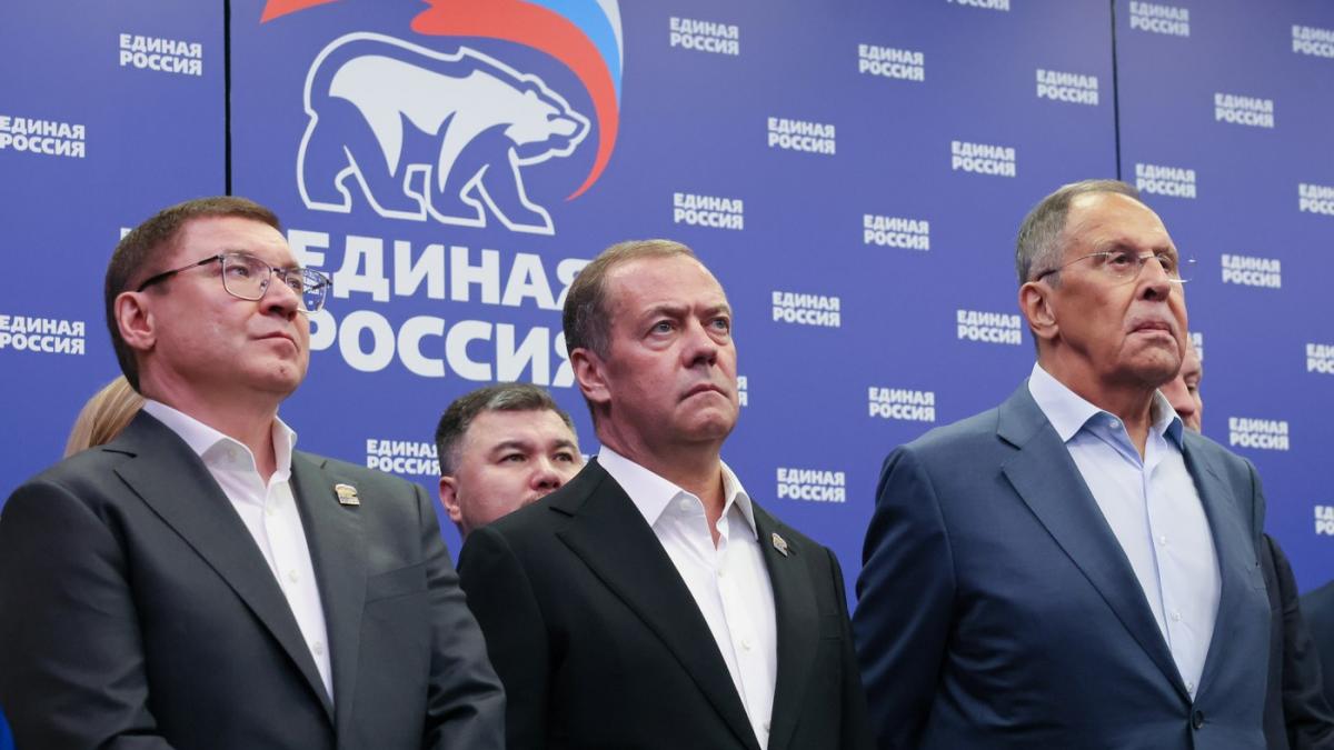 medvedev si peskov la alegeri