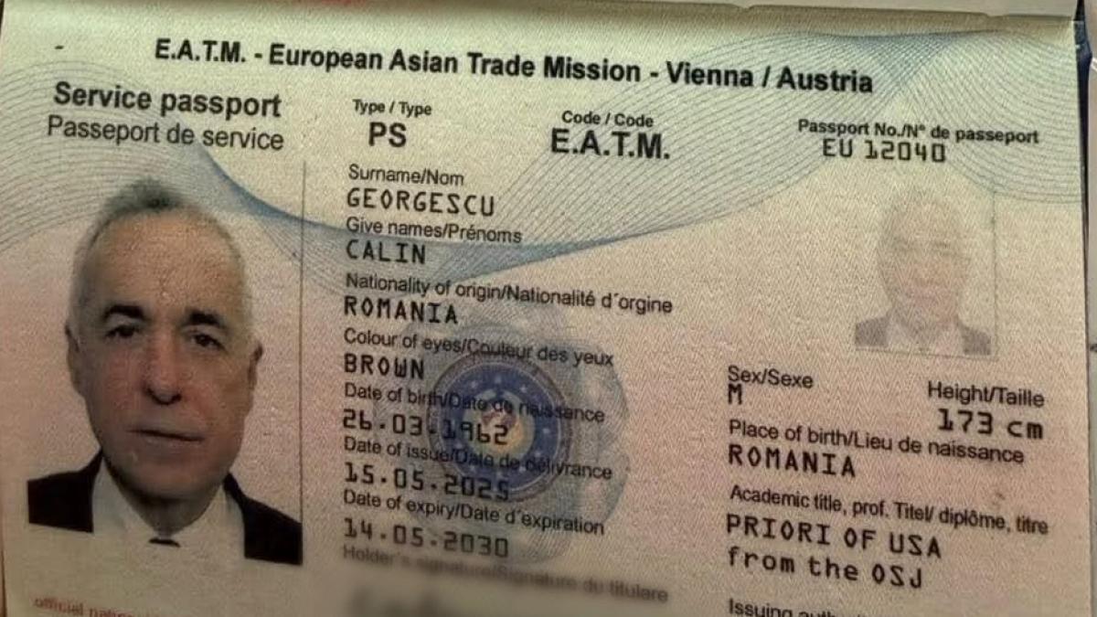 procurorii au gasit la calin georgescu si un pasaport de serviciu cu titulatura de senator nu are valoare juridica cine l a emis