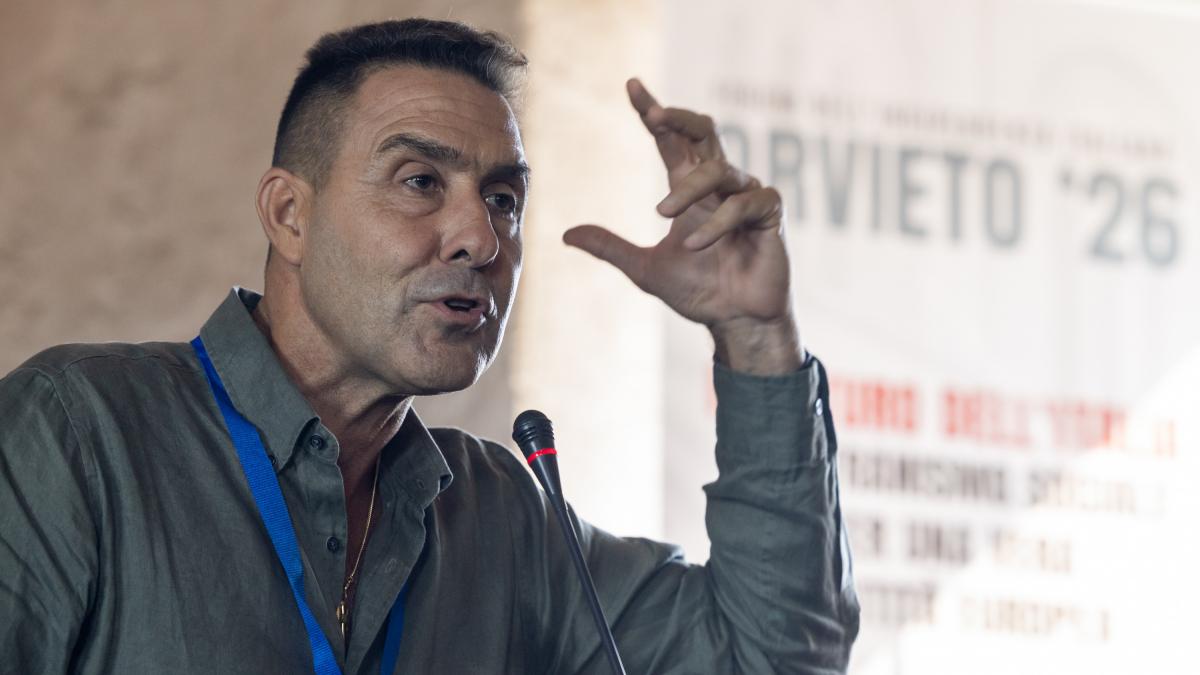 cine e roberto vannacci italianul din dosarul lui calin georgescu e casatorit cu o romanca si e calul troian al lui putin in italia
