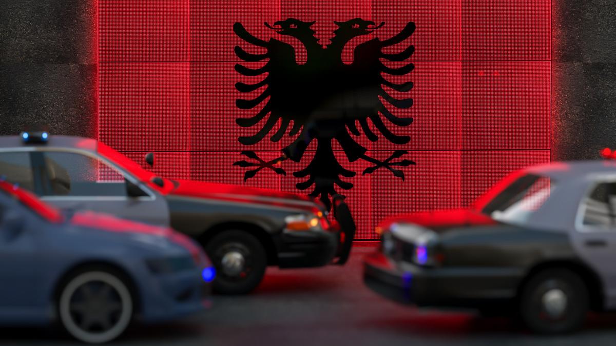 sefa serviciului de informatii din albania vizata intr o ancheta de coruptie procurorii au emis un mandat de arestare