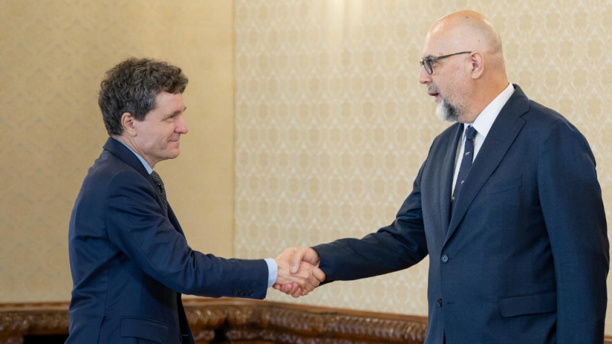 kelemen hunor despre nicusor dan omul este absolut imun la presiune nu e rau ca asta ar insemna ca schimbi directia in fiecare zi