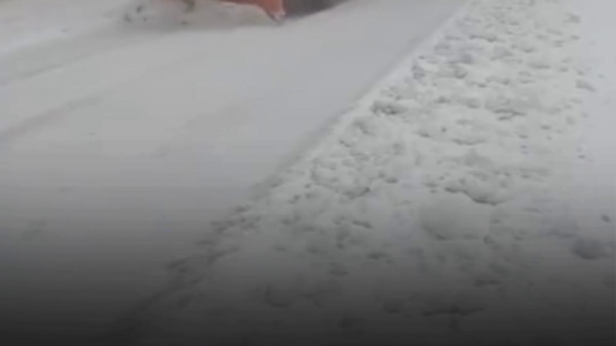 ninsoare abundenta pe transfagarasan s a intervenit cu doua utilaje si peste 5 tone de sare pentru deszapezire