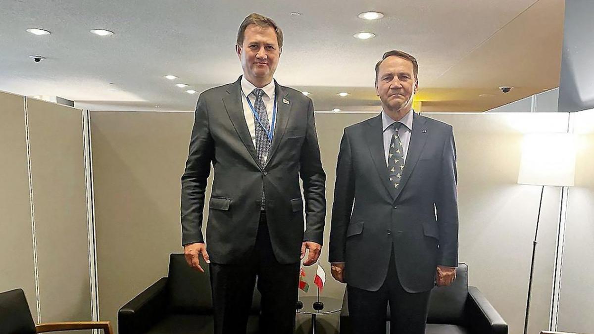 Ministrii belarus si polonez de externe Maxim Rijzenkov si Radoslaw Sikorski