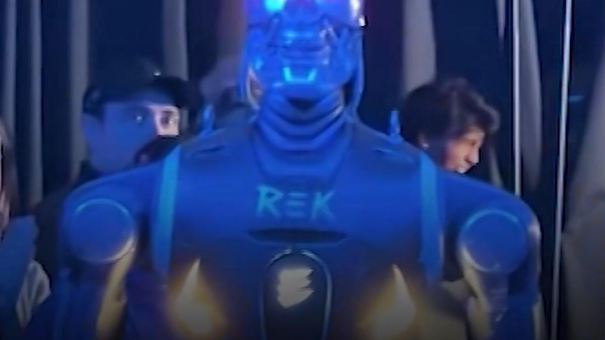 primul meci mma om versus robot un influencer s a luptat in ring cu un terminator