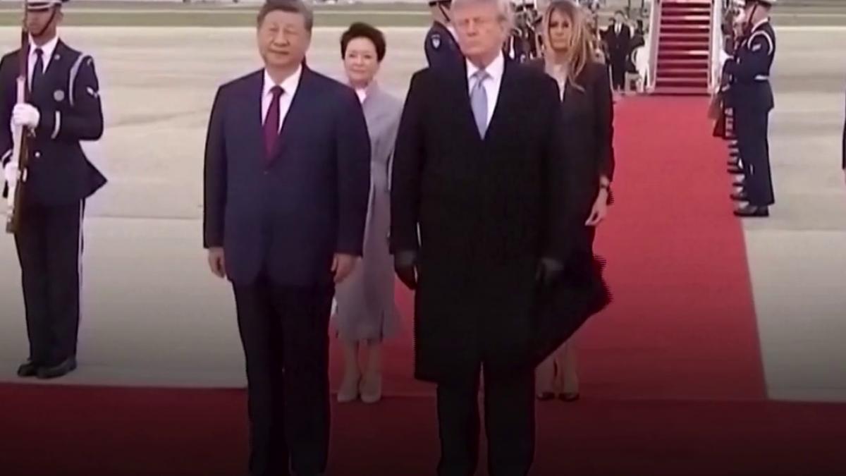 a inceput summitul istoric trump xi la washington presedintele american l a intampinat personal pe liderul chinez la scara avionului