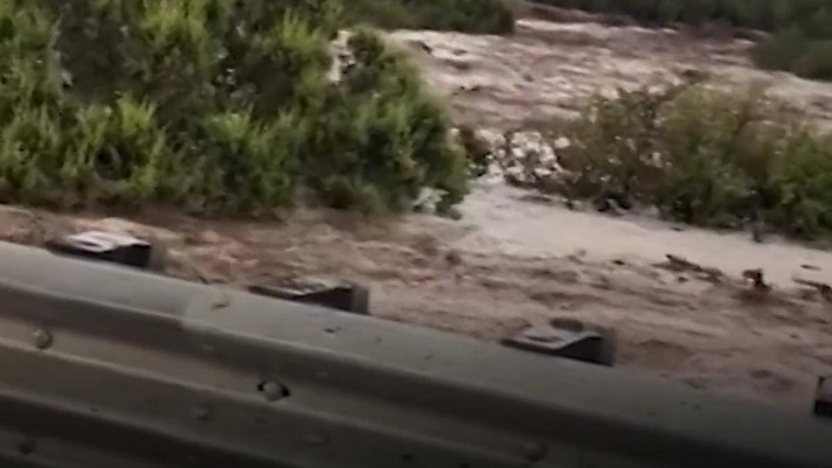 inundatii severe in new mexico raurile au iesit din matca si au acoperit soselele
