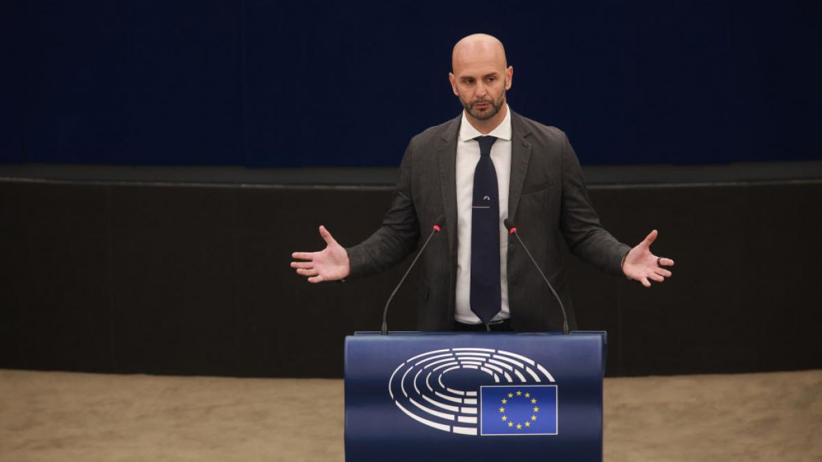 locotenentul lui meloni arata ca nu mai poti face cordon sanitar impotriva extremistilor daca le pen devine presedinta frantei