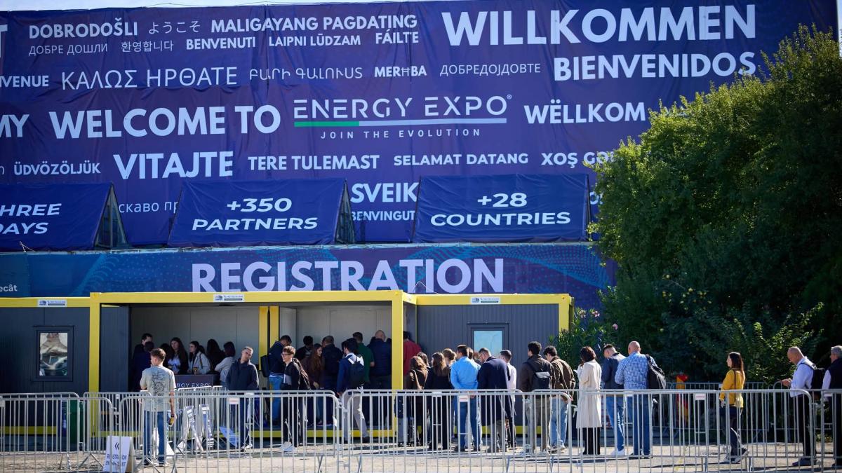 noutati pe piata fotovoltaica din romania un sistem all in one cu invertor si baterie a fost prezentat la energy expo 2026