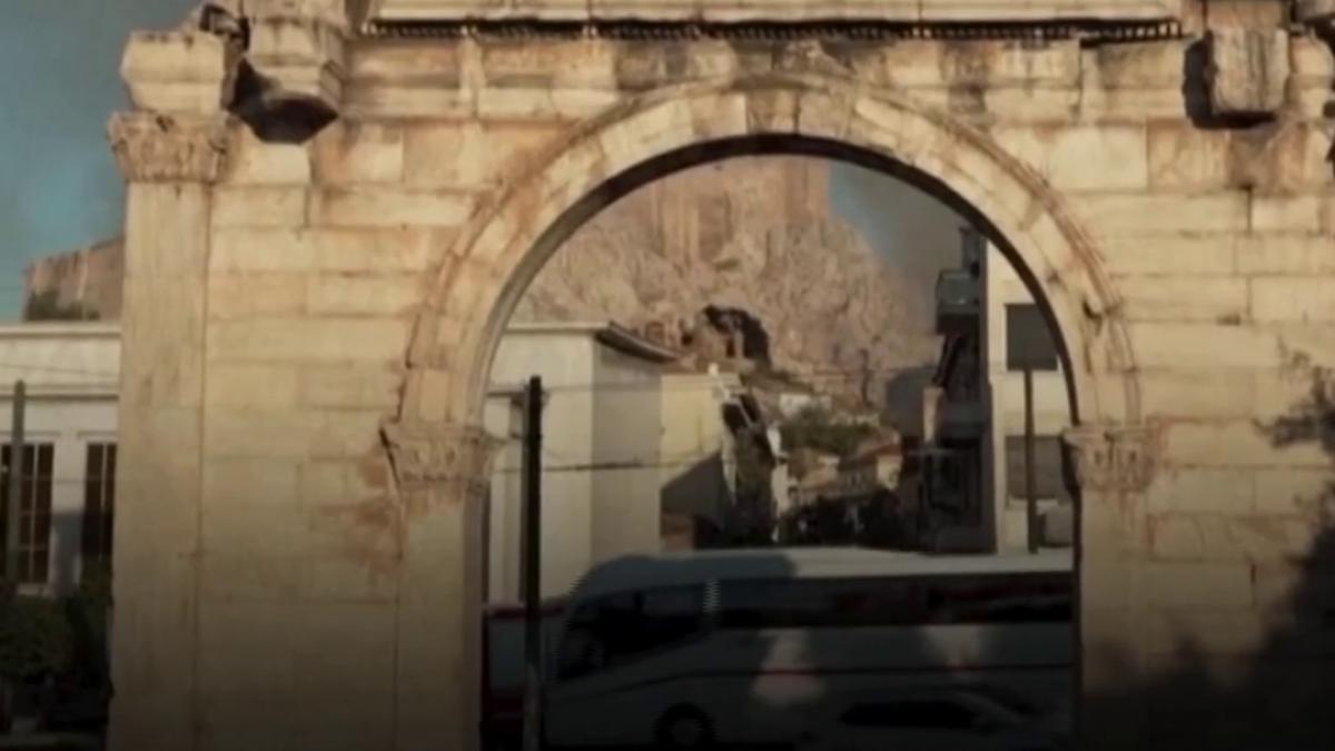 o cladire s a prabusit la atena dupa o explozie langa acropole cel putin doi oameni au fost raniti