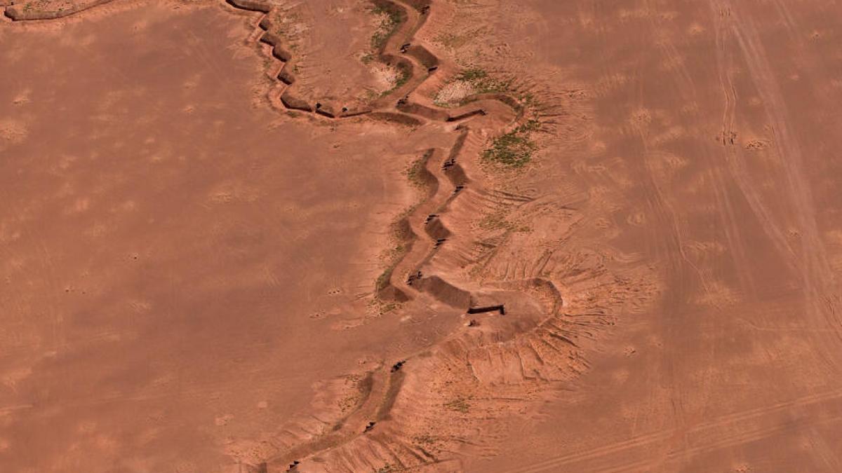 zidul mortal care taie sahara occidentala in doua de ce a construit marocul bariera de 2 700 km si ce efecte dezastruoase are
