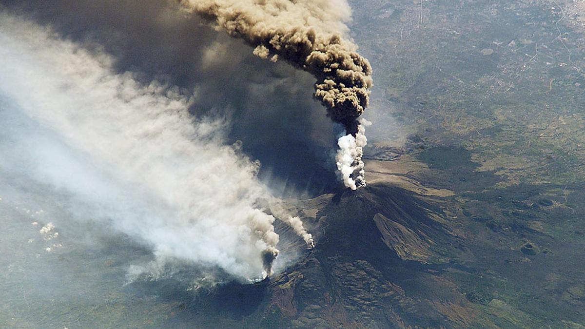 atentionare mae dupa o noua eruptie a vulcanului etna aeroportul din catania a fost inchis
