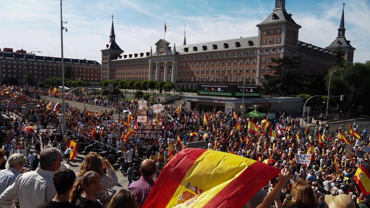 mii de oameni au protestat la madrid din cauza crizei migrantilor din ceuta ei au cerut alegeri legislative anticipate
