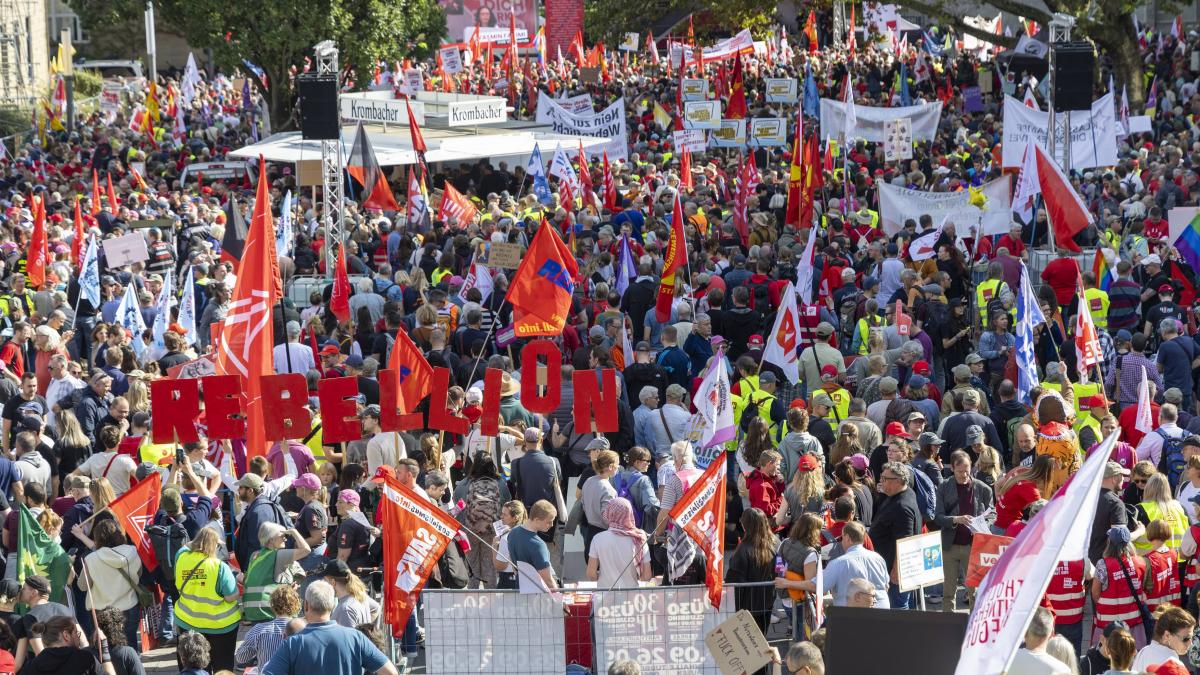 sute de mii de oameni din 15 orase din germania au protestat fata de masurile de austeritate anuntate de guvernul merz