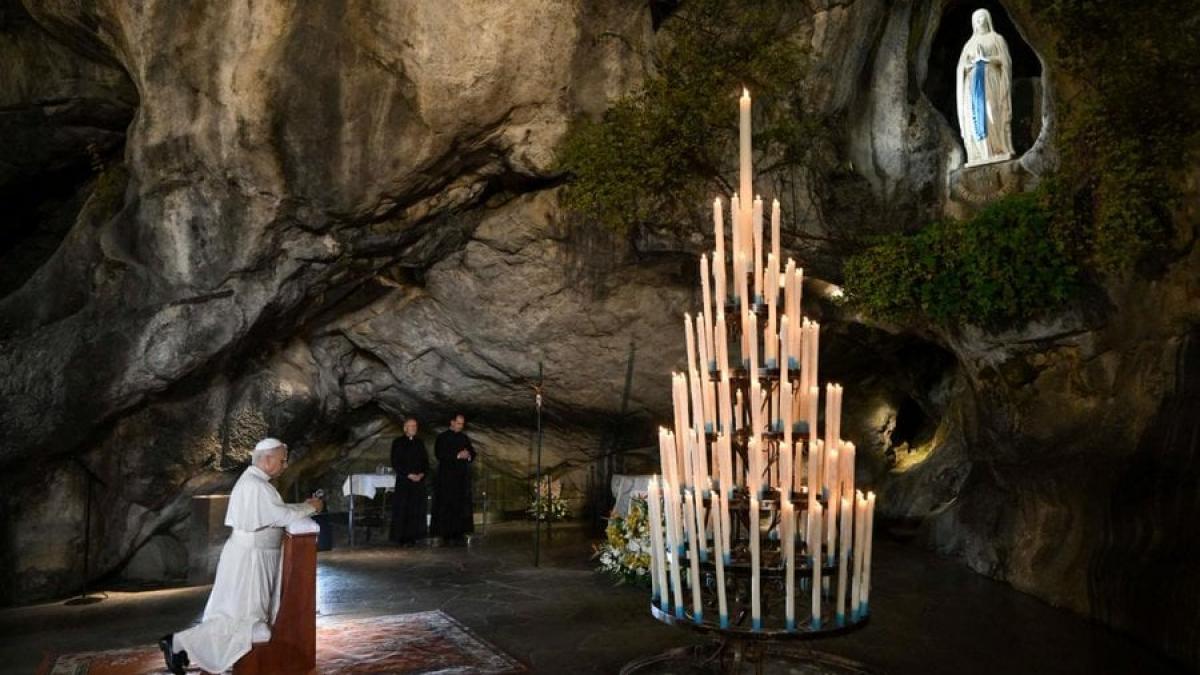 papa leon s a rugat in grota de la lourdes pentru ca franta sa aiba lideri intelepti si generosi