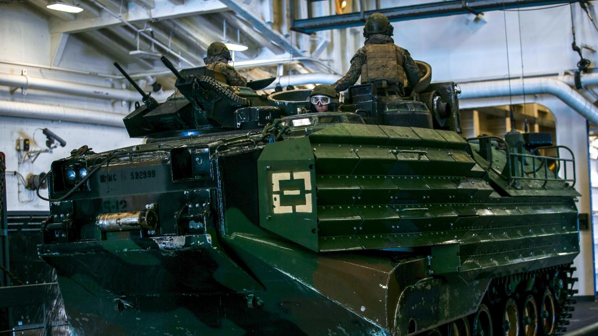 cum arata noile vehicule amfibii aav p7 pe care romania le a primit de la sua sunt echipate cu lansatoare automate de grenade