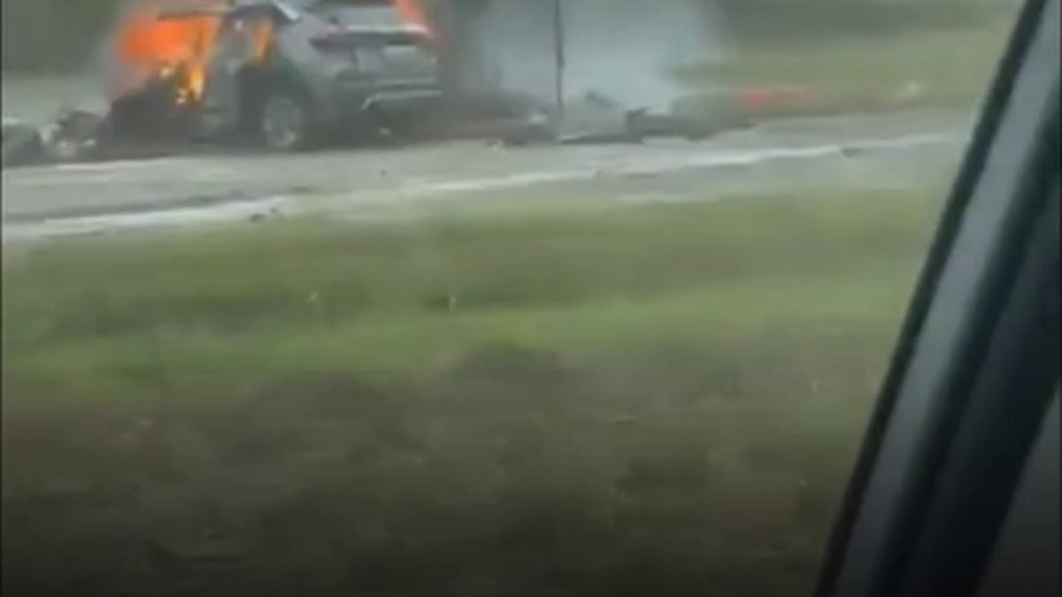 impact violent intre o masina si un camion in constanta autoturismul a luat foc