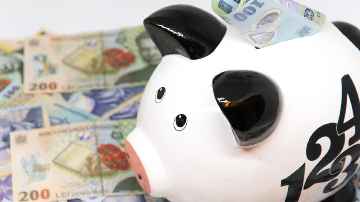 tot mai putini romani isi permit sa puna bani deoparte doar unul din patru spune ca o duce bine financiar