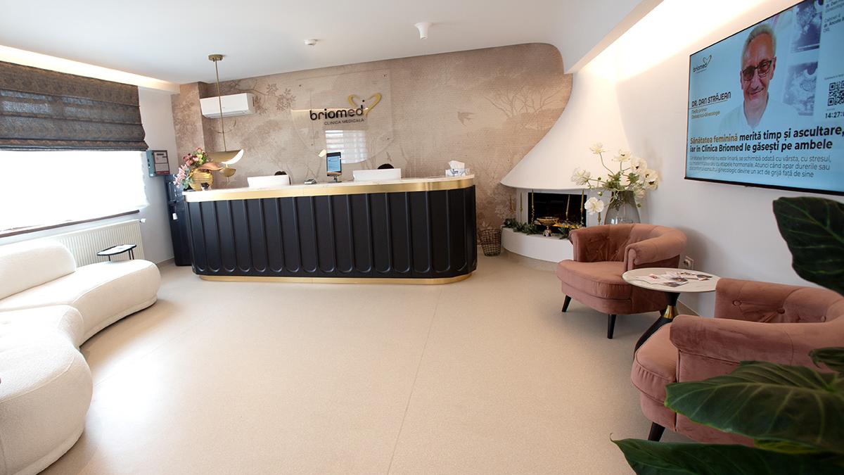 recepție într-o clinica medicală cu mobilier modern 