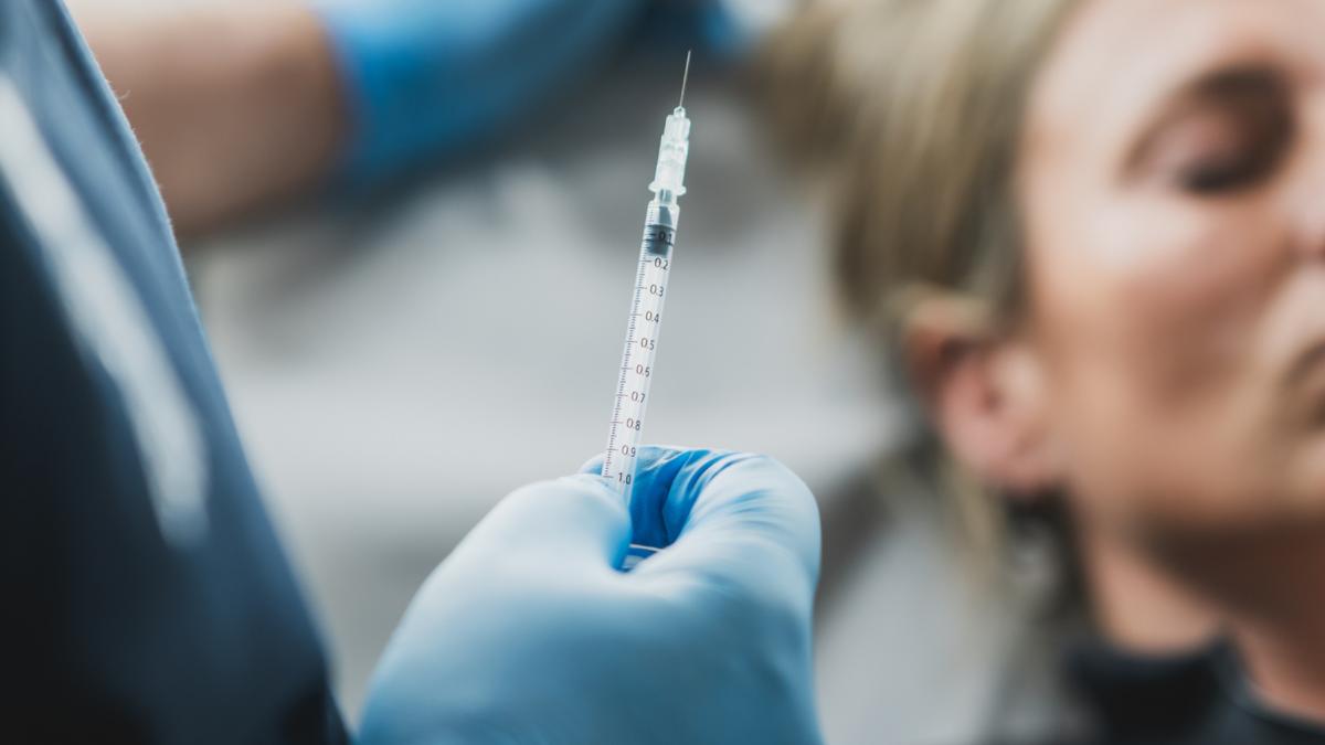 medic seringa injectie cabinet infrumusetare estetica