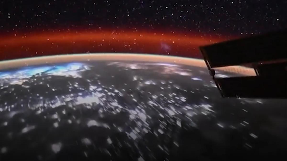 imagini spectaculoase de pe iss fulgerele si orasele luminate vazute din spatiu