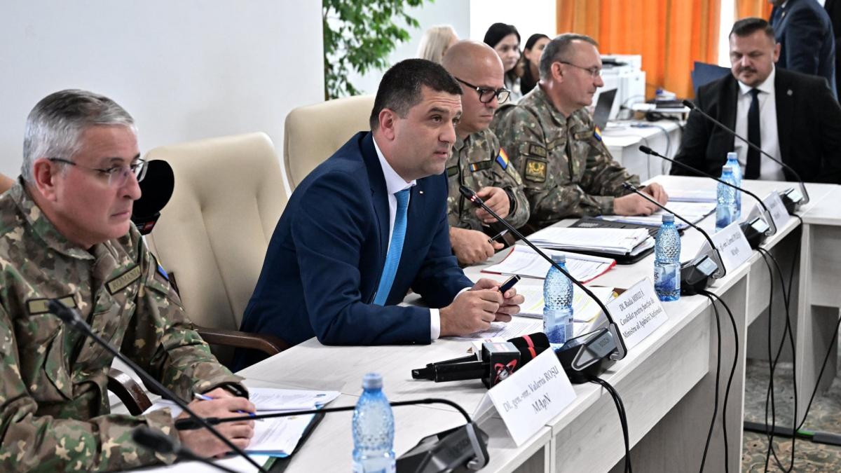 reactia mapn dupa ce radu miruta a mers luni insotit de 3 generali la audierile din parlament s a incadrat in practica ministerului