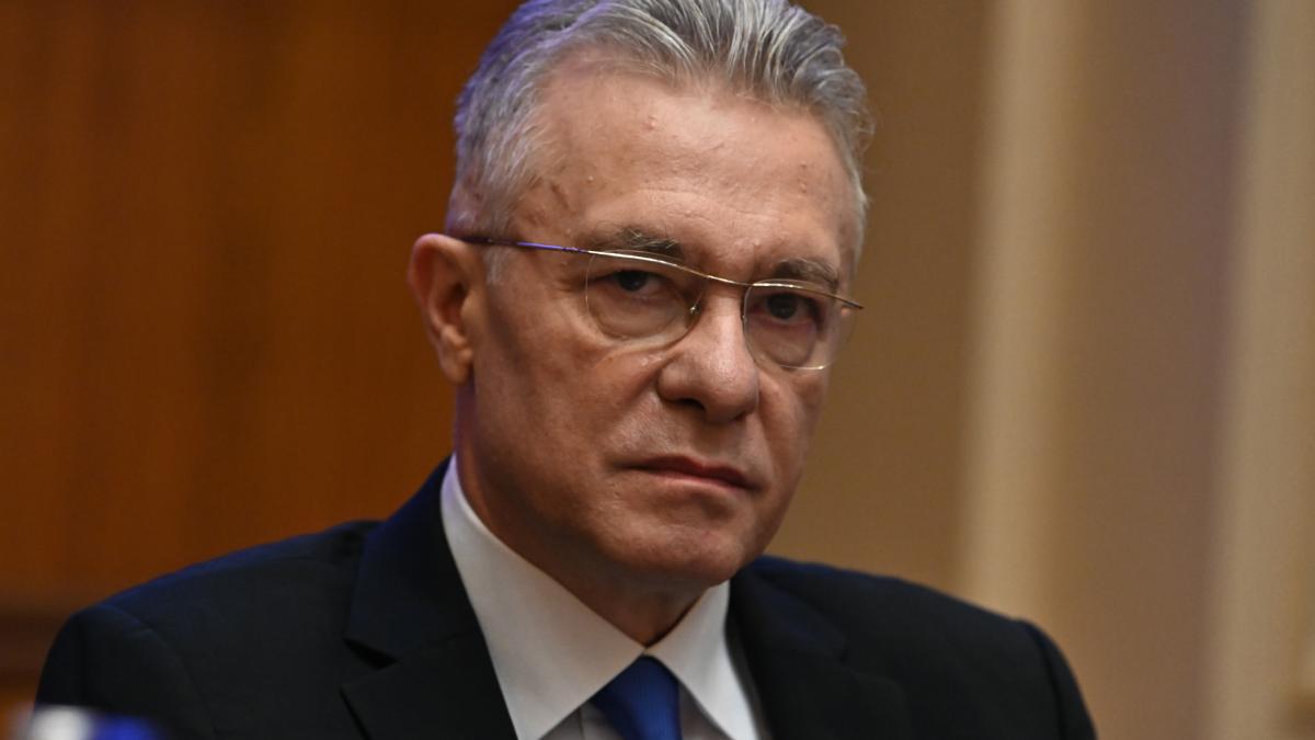 uitati va la greci cristian diaconescu critica reactiile din romania in scandalul ambasadoarei sua o gafa impardonabila