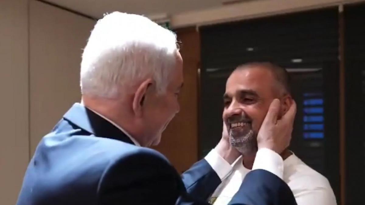pilotul zborului flydubai injunghiat de copilotul omanez intr un atac terorist este din india netanyahu un adevarat erou