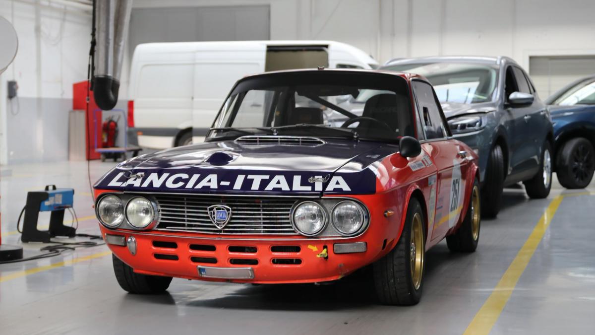 aparitie surprinzatoare la rar grivita o lancia fulvia din 1970 cu un motor v4 longitudinal inca participa la curse la monte carlo