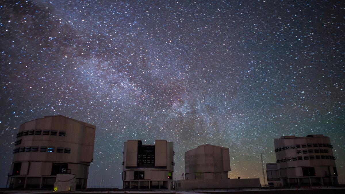 misterul din atacama de ce lasere uriase aprind stele false deasupra desertului