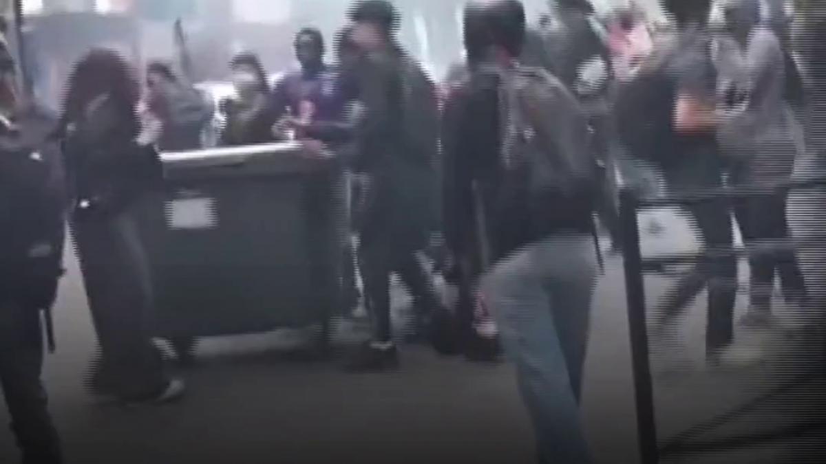 proteste violente ale elevilor in franta profesori stropiti cu benzina la marsilia liceenii cer mai multe resurse pentru educatie