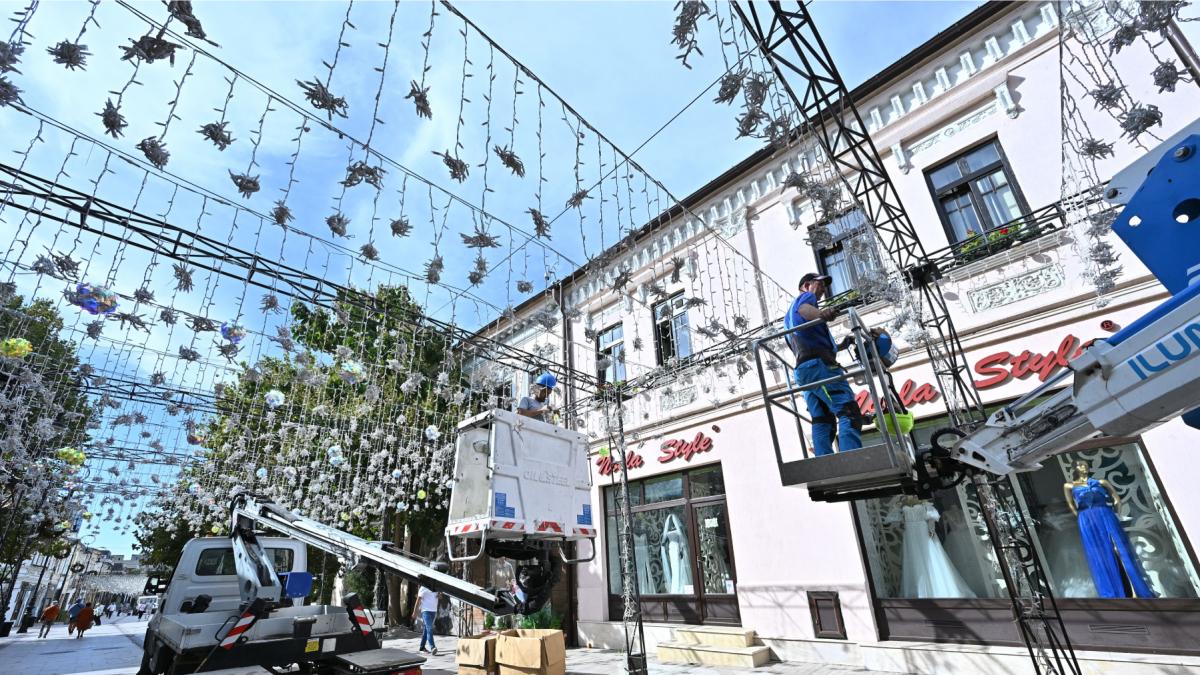 cand se deschide targul de craciun craiova 2026 va avea tematica taramul elfilor deja se monteaza luminitele in centrul orasului