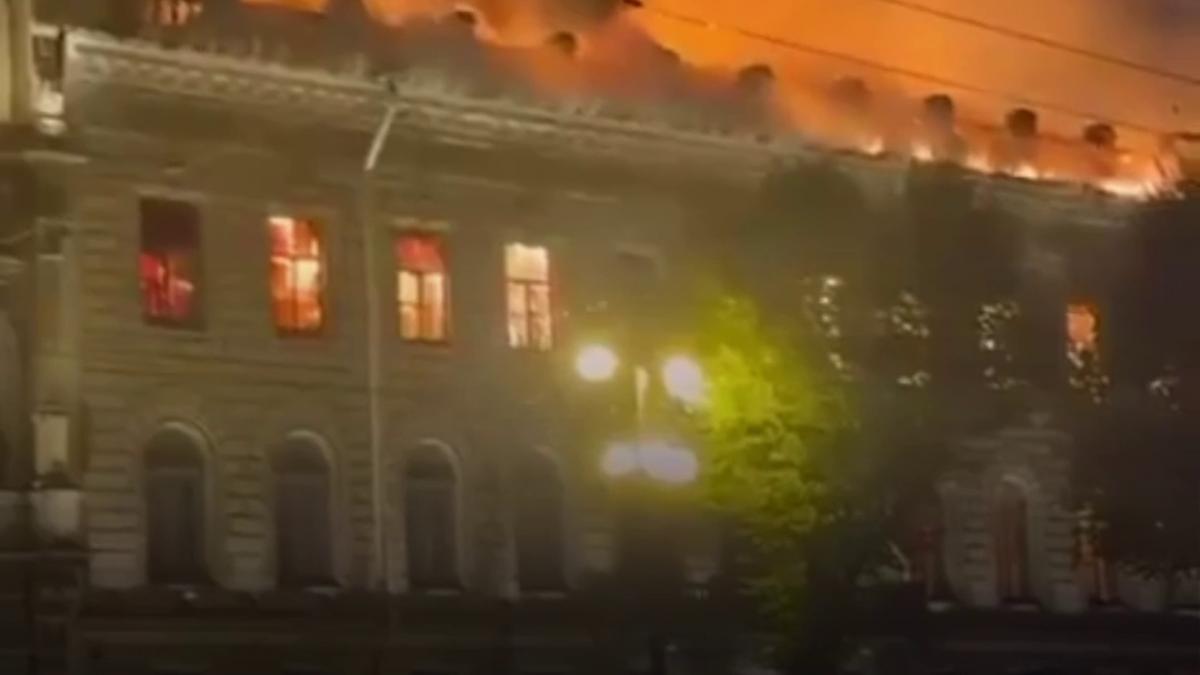 incendiu urias in centrul sankt petersburgului un conac istoric a fost cuprins de flacari
