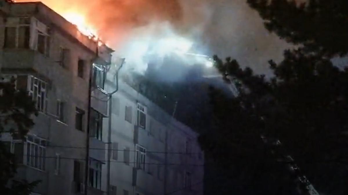 interventie de amploare la un bloc din suceava noua autospeciale mobilizate pentru stingerea unui incendiu