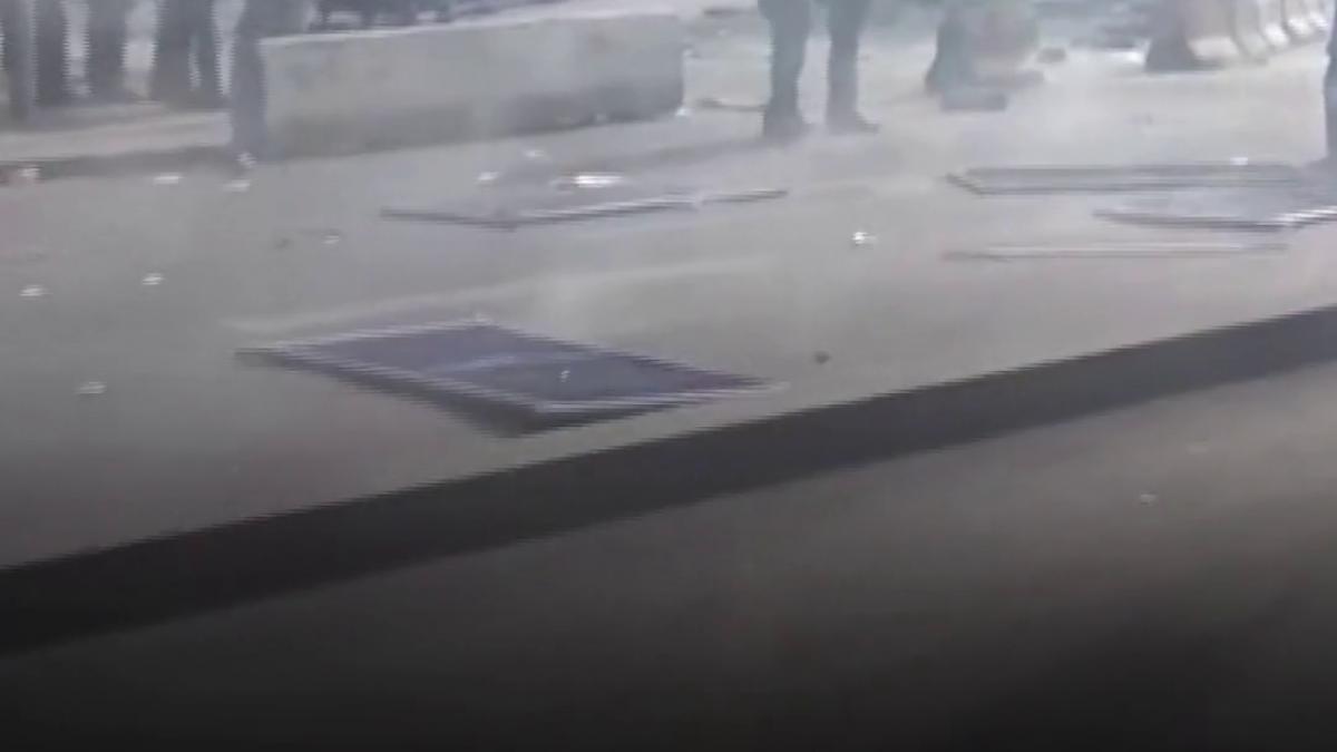 revolutia elevilor din franta s a extins in universitati 2 000 de persoane arestate extrema stanga ar fi in spatele violentelor