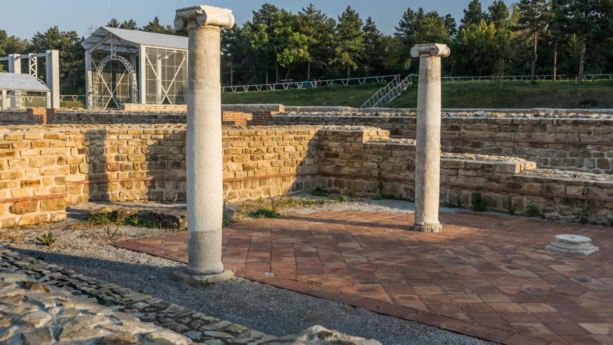 o statueta rara a zeului grec priap a fost descoperita intr o resedinta romana din bulgaria ce au spus arheologii despre artefact