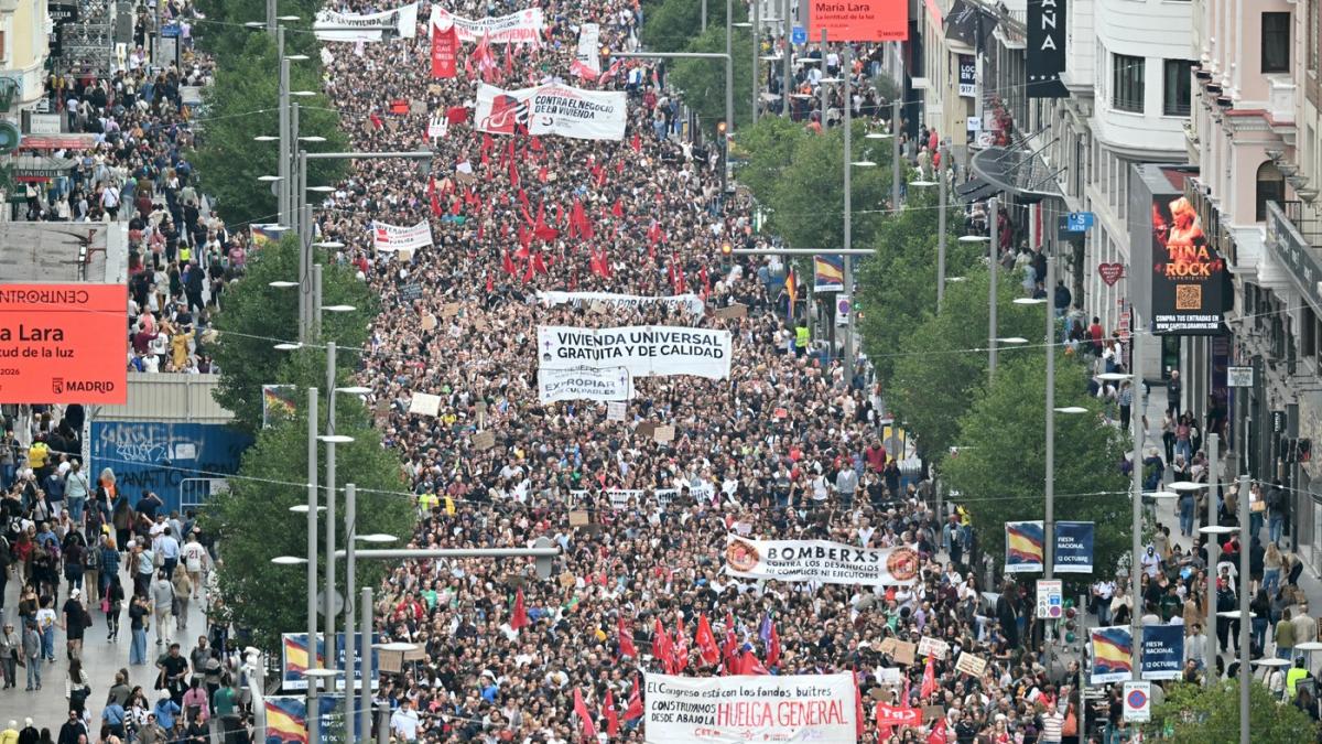 proteste uriase in spania din cauza crizei locuintelor zeci de mii de oameni marsaluiesc la madrid si in alte mari orase spaniole