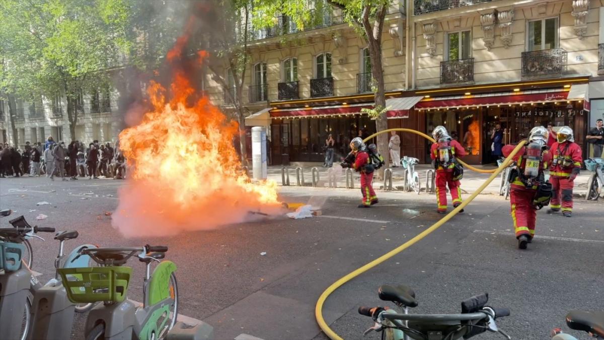 seful politiei din paris spune ca protestele elevilor au scapat de sub control