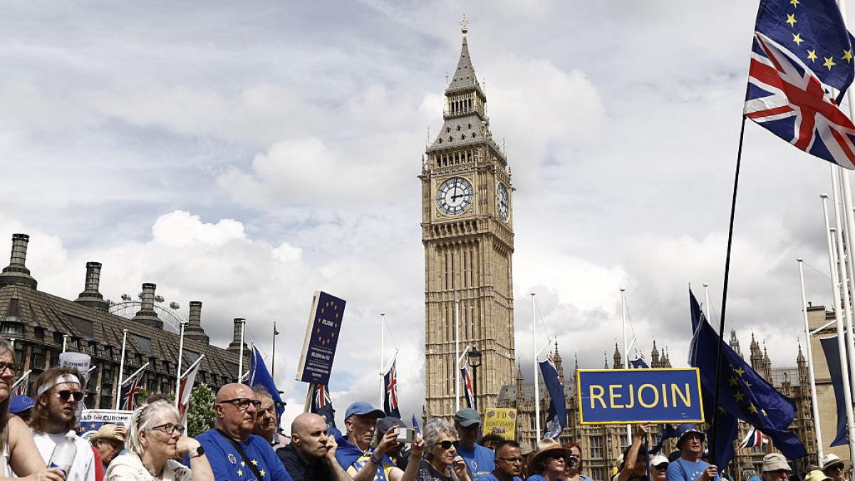 sondaj de opinie jumatate dintre britanici sustin revenirea regatului unit in uniunea europeana