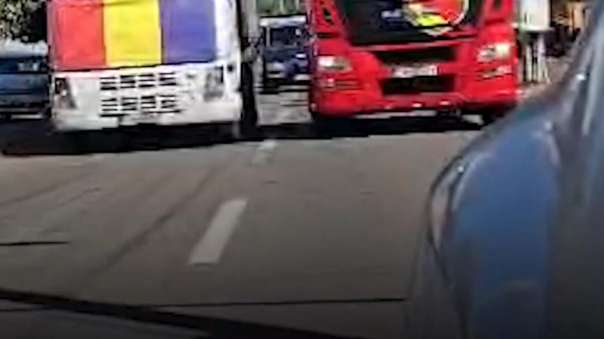 soferii nemultumiti de taxa tollro marsaluiesc cu camioanele pe centura orasului targu jiu