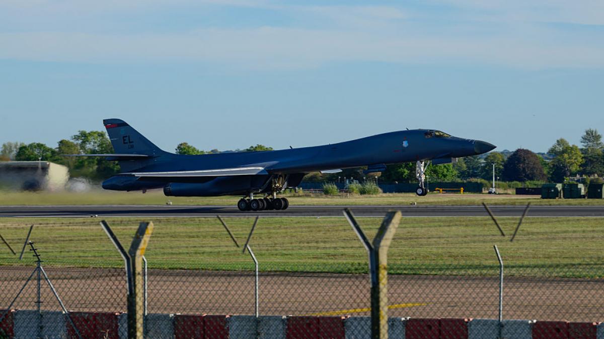 sua au retras toate bombardierele b 1 de la baza raf fairford din marea britanie din motive de securitate