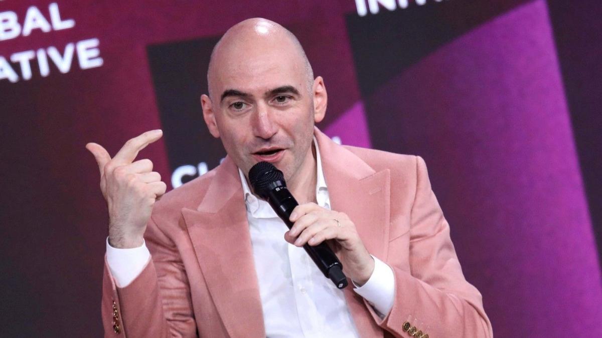 CEO-ul Grindr avea 500 de dolari când a terminat facultatea. Acum este milionar și vrea să le dea o lecție copiilor lui, la 10 ani