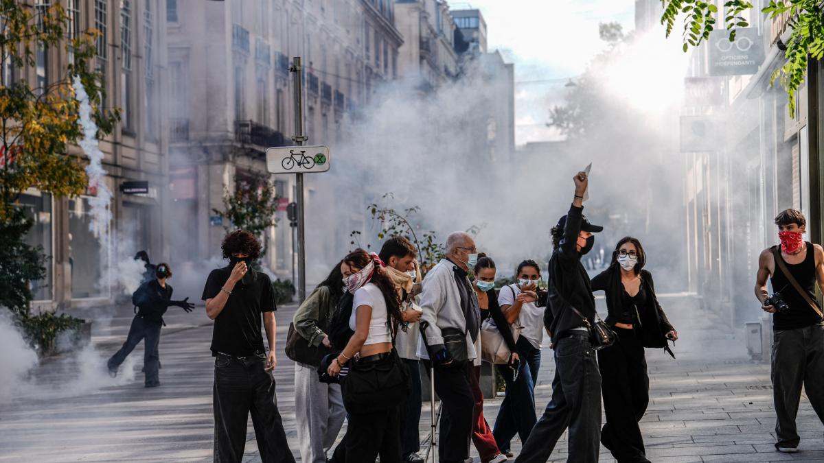 furia elevilor de liceu din franta proteste de amploare azi in paris si in alte orase dupa saptamana cu violente si arestari in masa