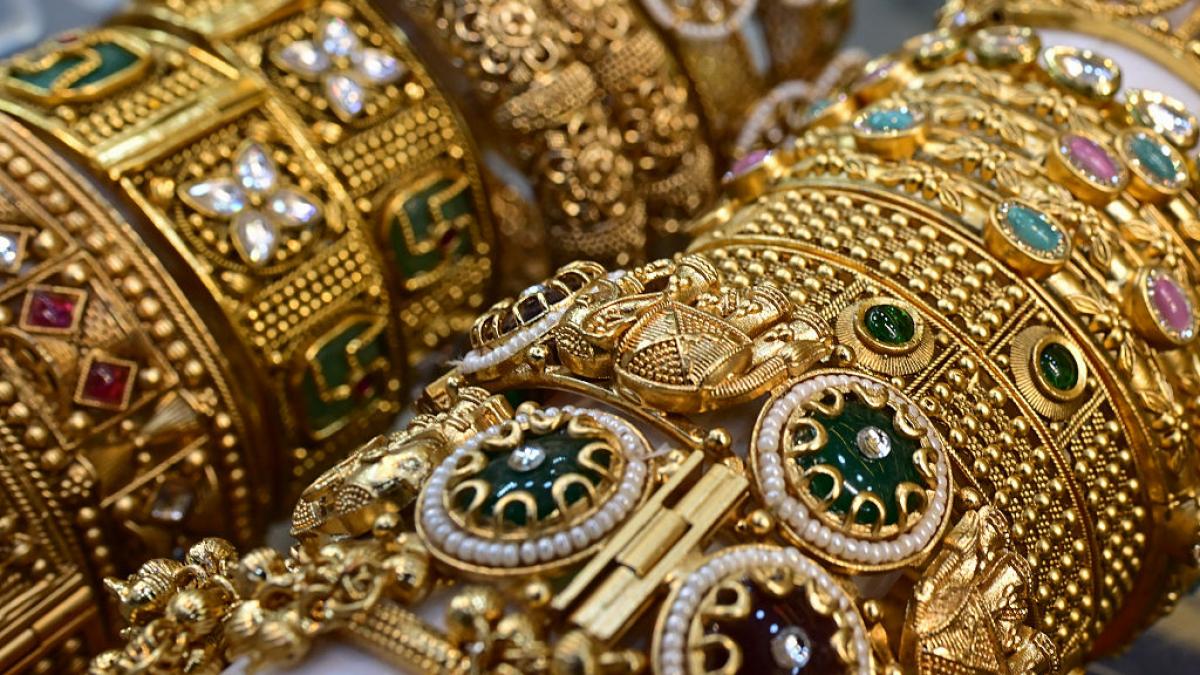 paradoxul aurului cele mai pline seifuri nu sunt in bancile centrale familiile din india si china domina piata bijuteriilor din aur